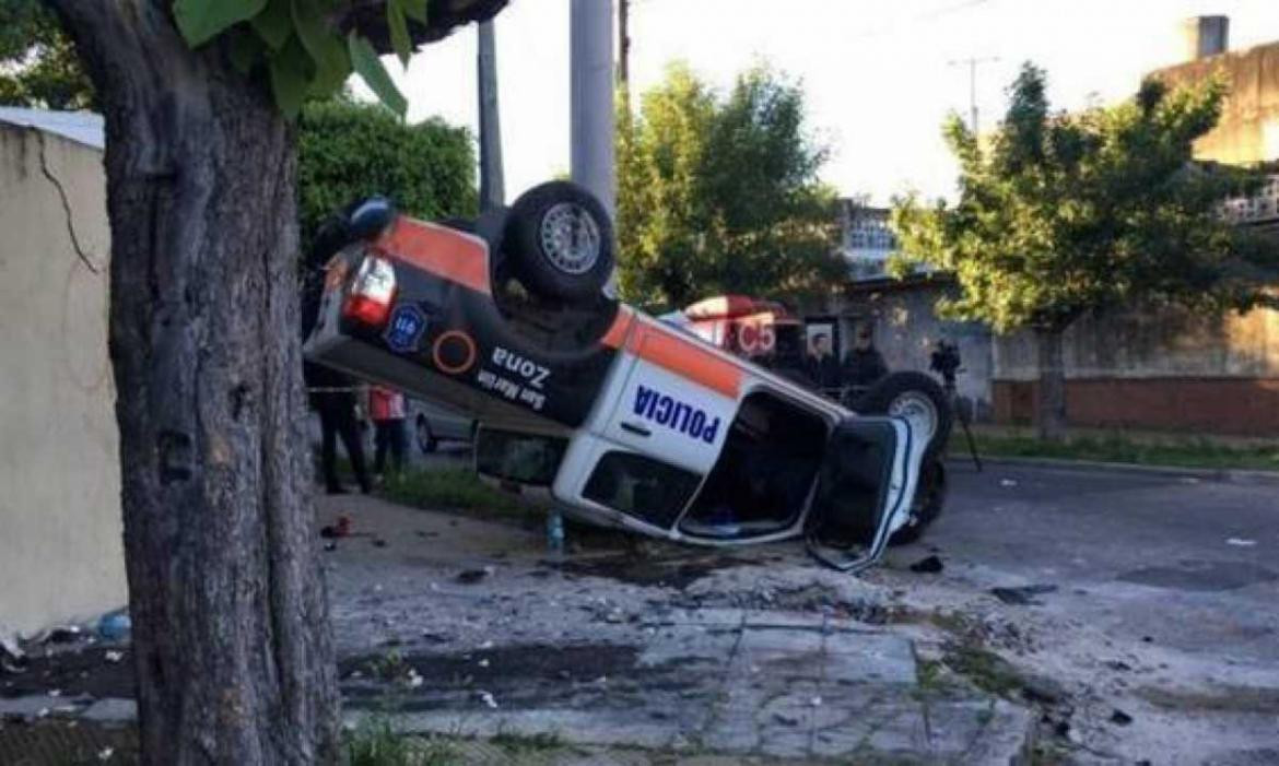 Dos policías heridos al chocar un patrullero contra un colectivo en Tigre