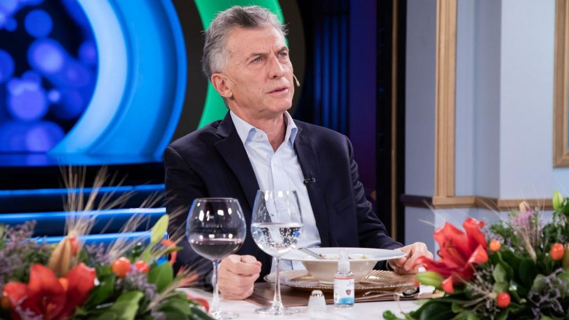 Mauricio Macri en la mesa de Mirtha Legrand con Juana Viale