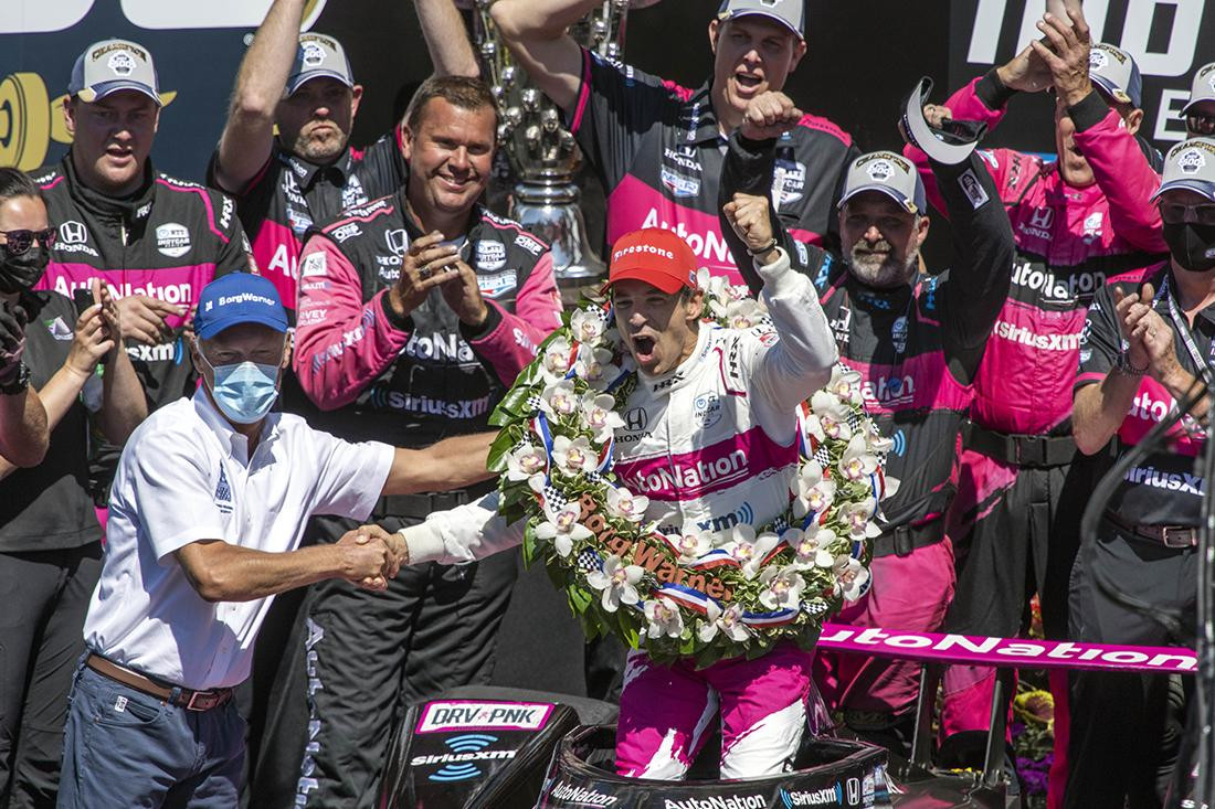 Helio Castroneves, 500 Millas de Indianápolis 2021, festejo final, Foto Reuters