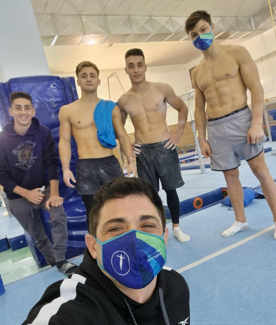 Federico Molinari junto al equipo de Gimnasia nacional