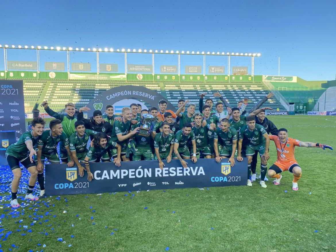 Festejo de Sarmiento, campeón del torneo de Reserva