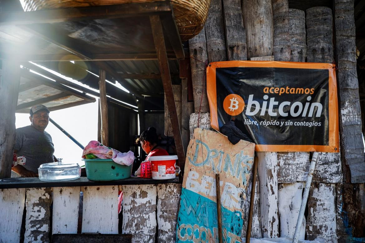 El Salvador acepta el Bitcoin como moneda legal. Reuters
