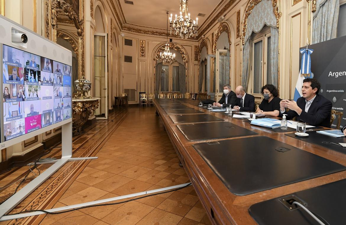 El ministro del Interior, Eduardo De Pedro y la ministra de Salud, Carla Vizzotti, durante la reunión que mantuvieron con los 23 gobernadores y el Jefe de Gobierno de la Ciudad de Buenos Aires, NA