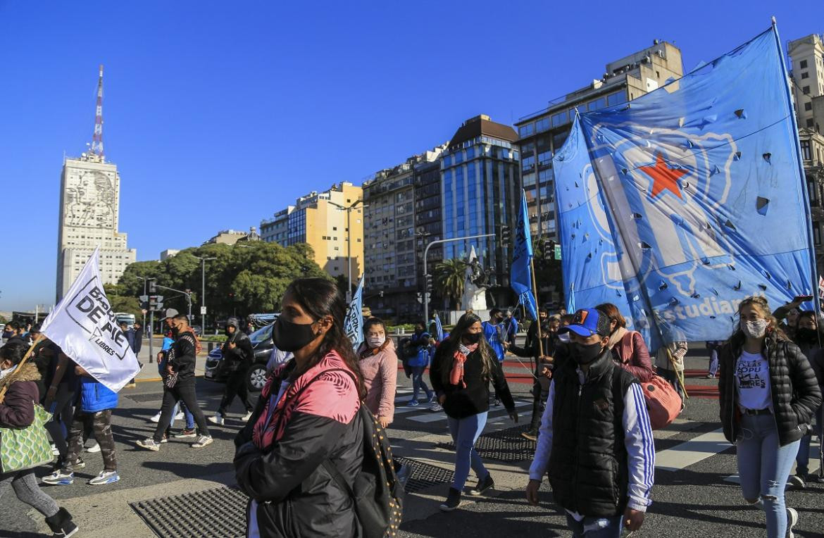 Protesta de organizaciones sociales en el centro porteño, NA.