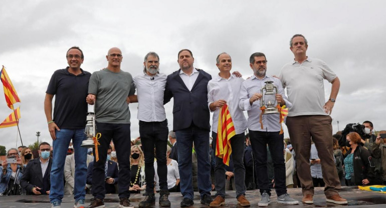 Presos independentistas catalanes indultados abandonan las cárceles, EFE.