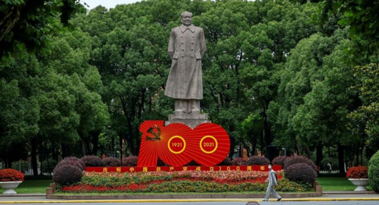 China festeja los cien años del Partido Comunista vacunando a mil millones de personas y liberando millones de dosis para Argentina