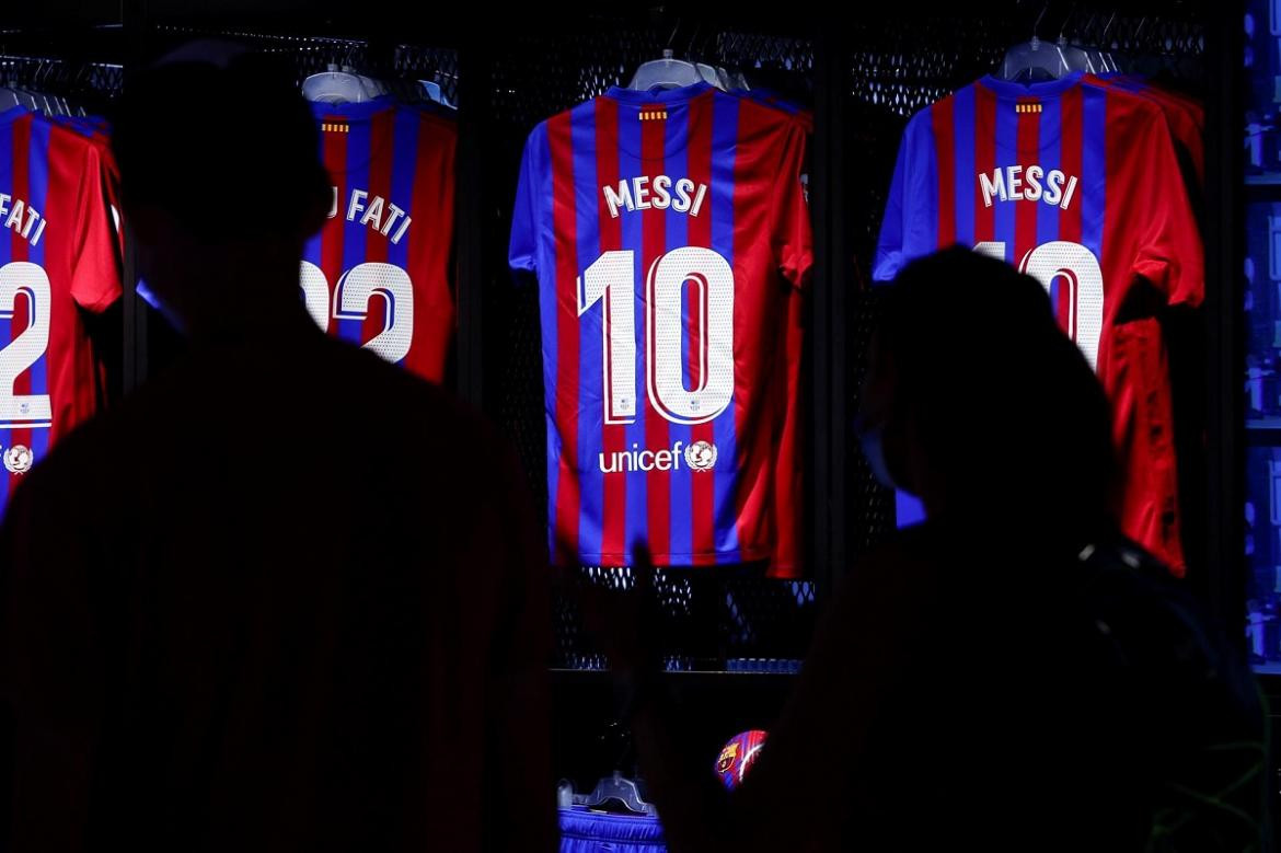 Camiseta de Lionel Messi en la tienda oficial del Barcelona, EFE.