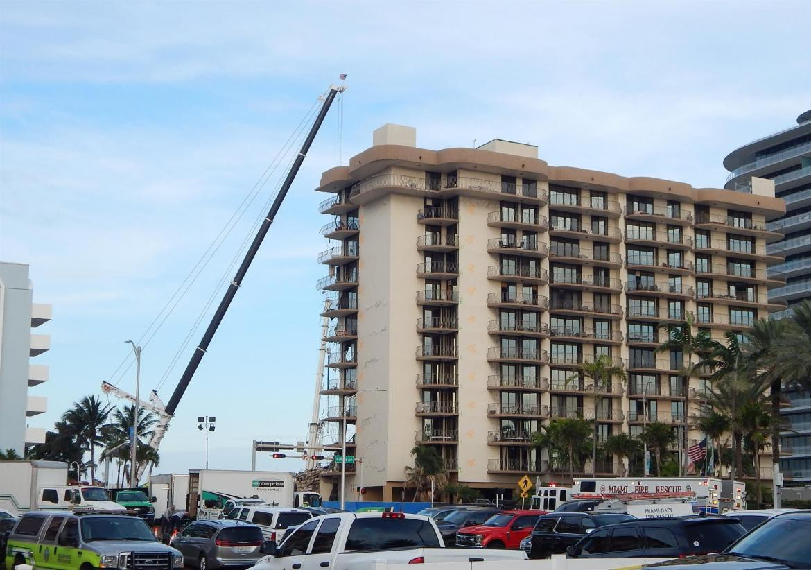 Trabajos de búsqueda de víctimas en Champlain Towers, Miami, EUA, EFE