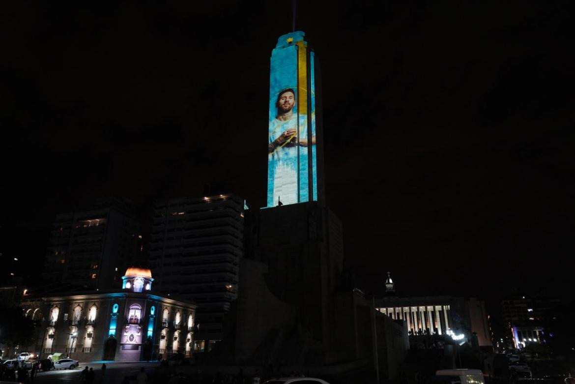 Monumento a la Bandera con la imagen de Messi