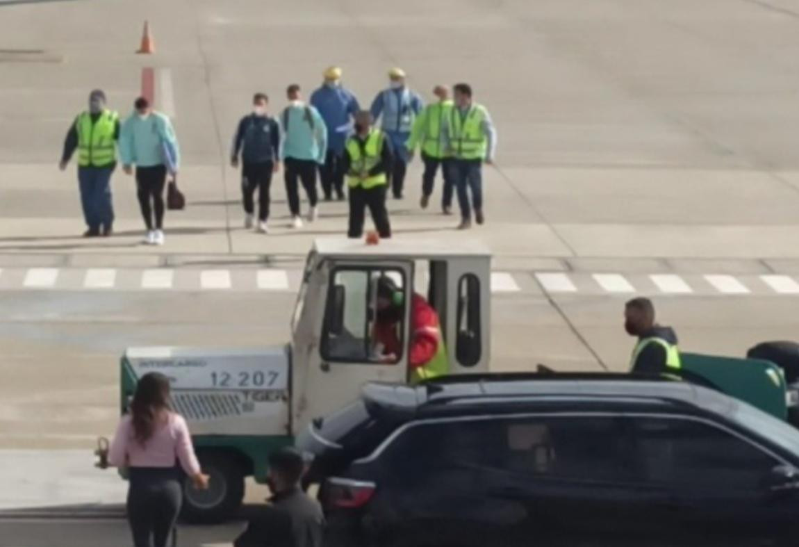 Así recibió Antonela Roccuzzo a Messi en Rosario, foto NA