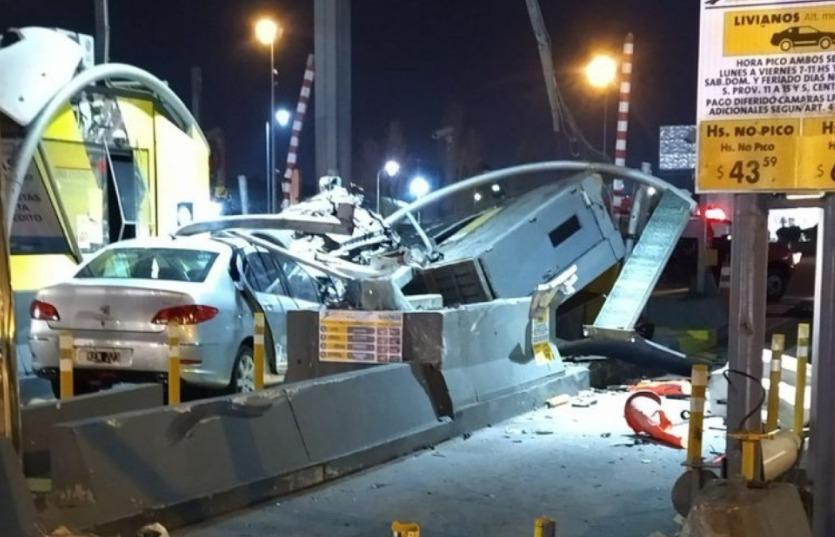 Choque en peaje, Autopista Illia