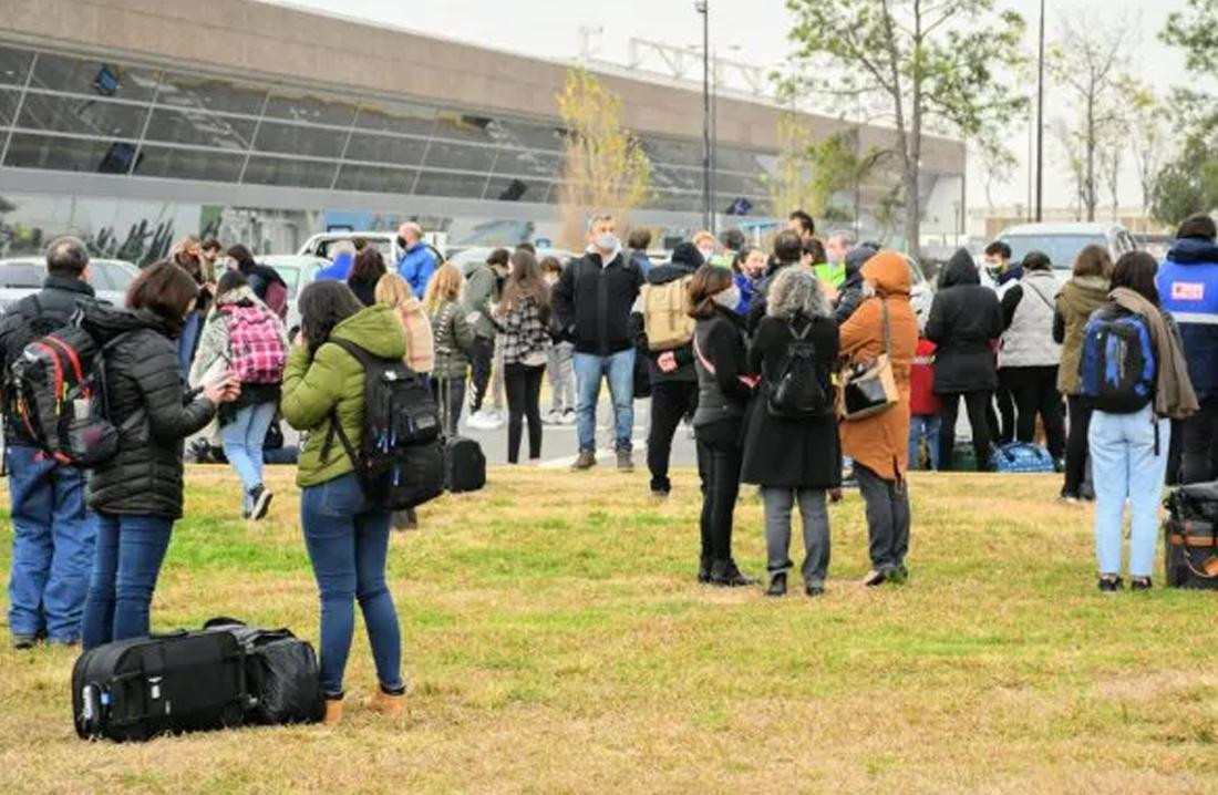 Desalojan al aeropuerto de Rosario por una amenaza de bomba