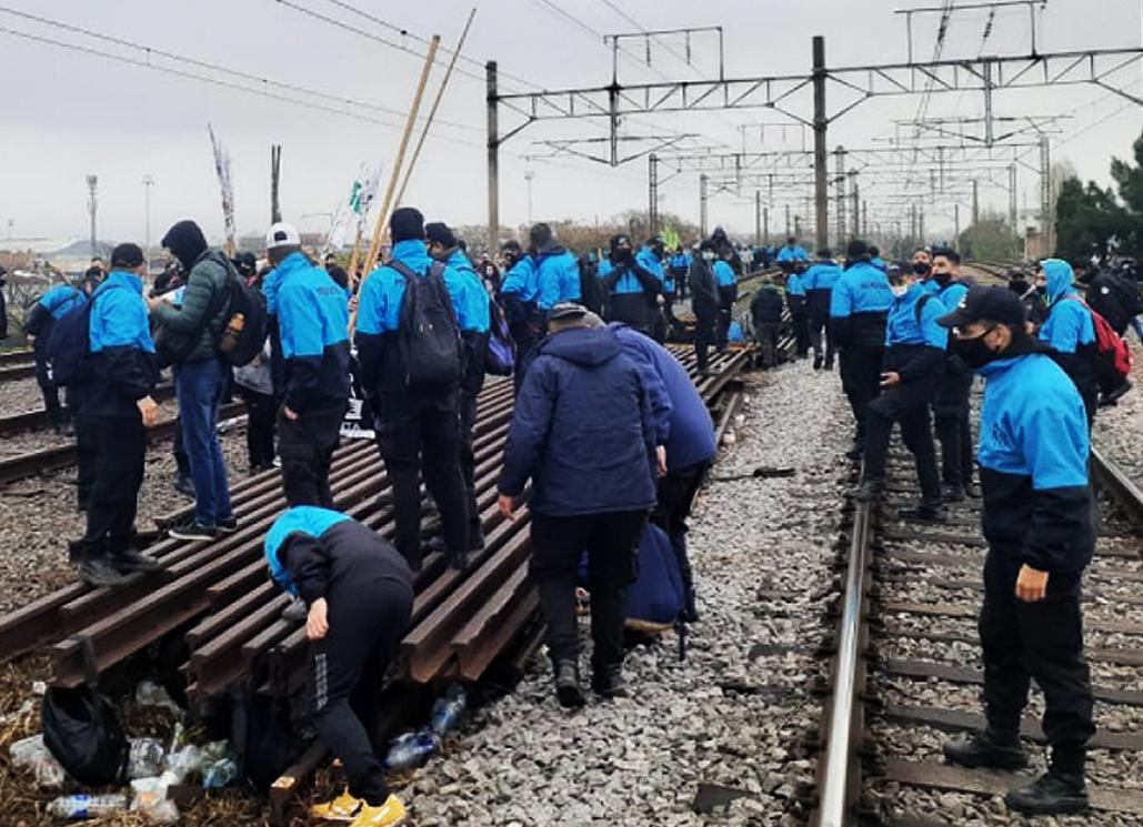 Suspendieron el servicio de trenes de la Línea Roca por protesta y corte de vías en Avellaneda, NA	