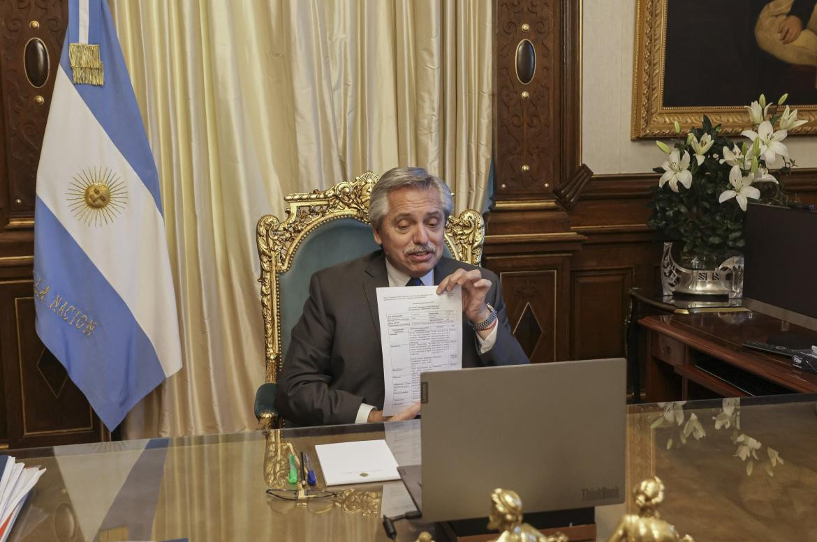 Alberto Fernández mantiene una videoconferencia con el presidente de laboratorios Richmond, Marcelo Figueiras, NA