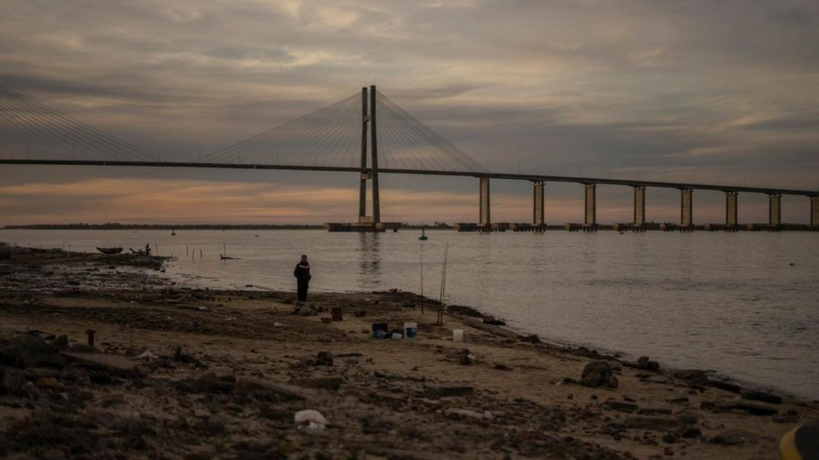 Piden limitar el consumo de agua en siete provincias por la bajante del Paraná