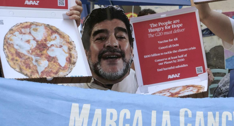 Protestas con máscaras de Maradona en el G20 en Nápoles, EFE