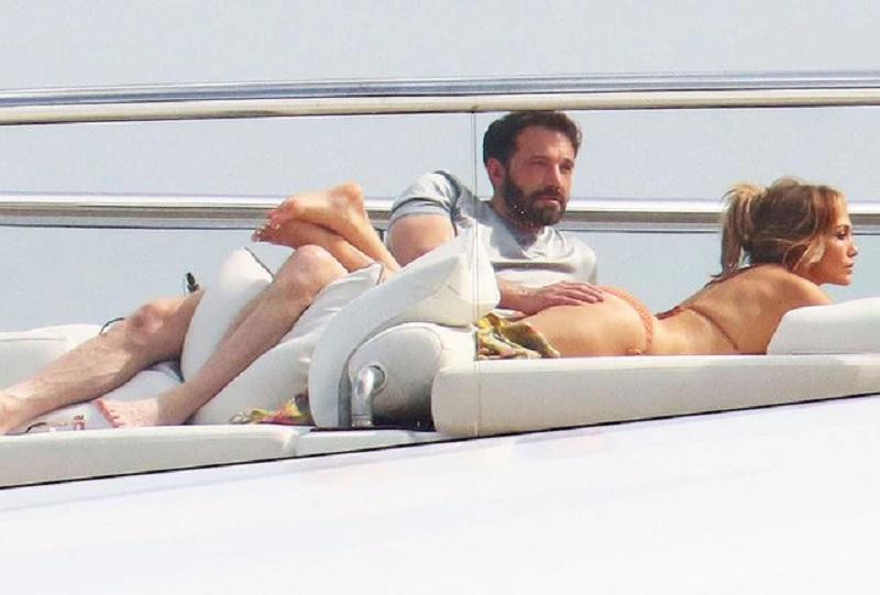 Jennifer Lopez y Ben Affleck, The Grosby Group