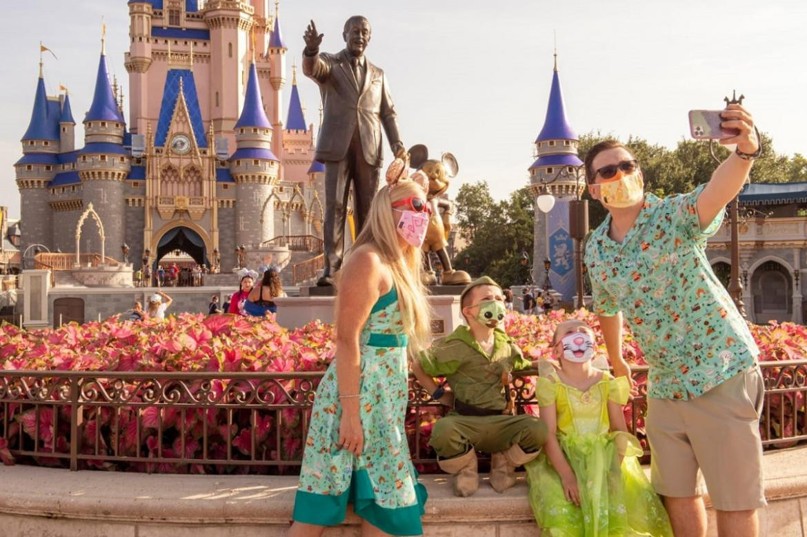 Disney restablece el uso de mascarillas en sus parques en Orlando