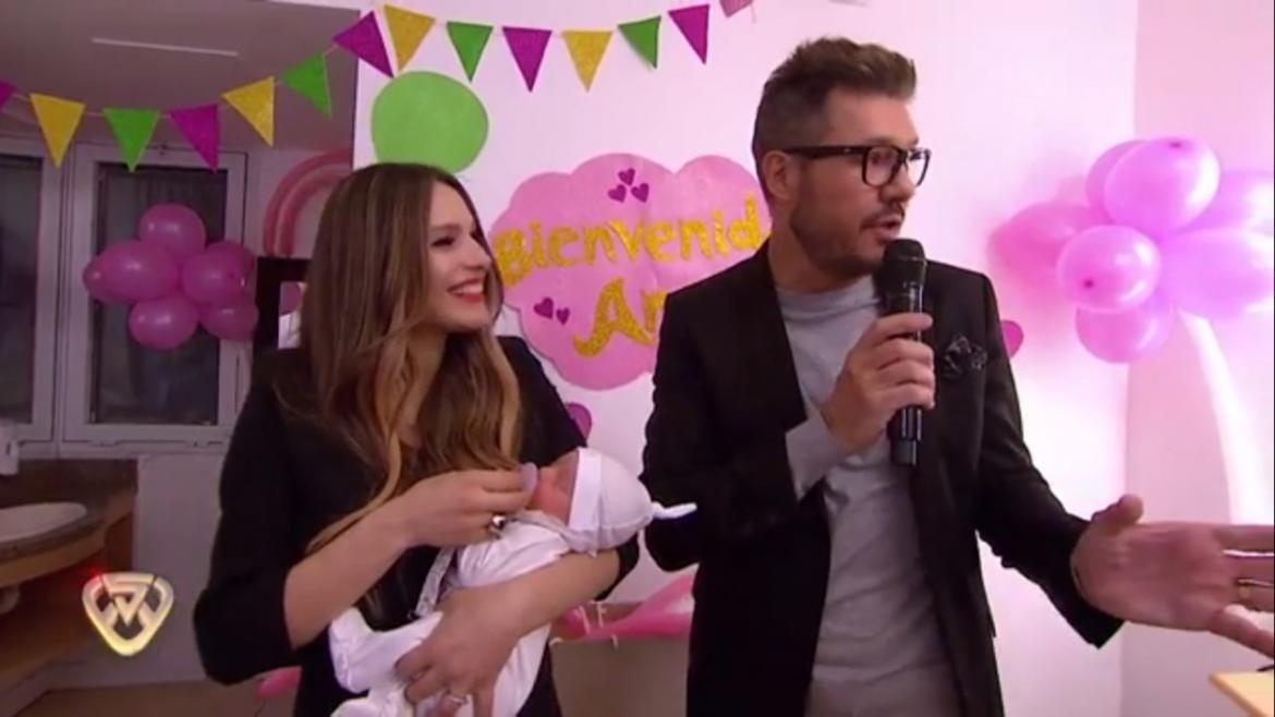 Pampita volvió a la televisión acompañada por su hija Ana Carolina