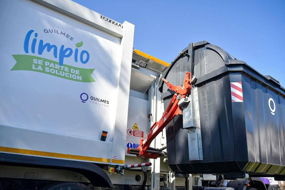 Mayra Mendoza presentó camiones para recolección de residuos y anunció incorporación de 200 contenedores	