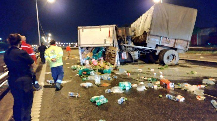 Saqueo de un camión de alimentos en Zárate