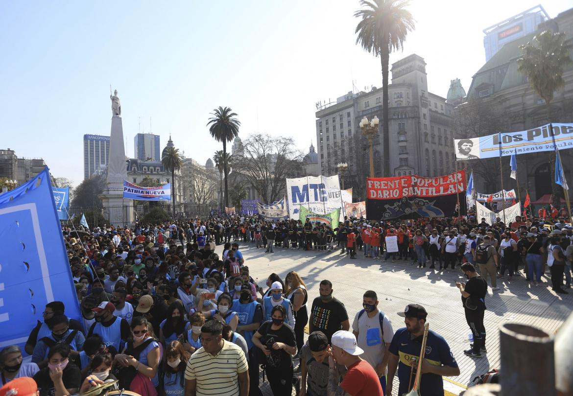 Marcha en Plaza de Mayo de organizaciones sociales, NA