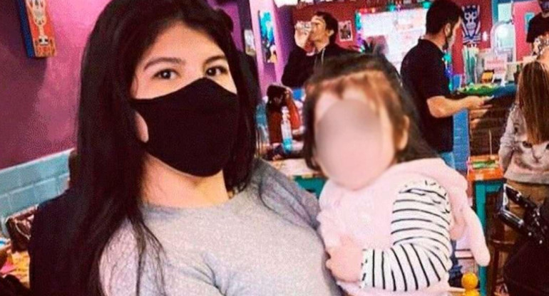 Femicidio en España, beba de dos años sola sin su familia