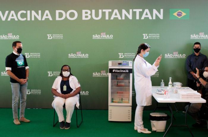 Vacunación en Brasil, Reuters