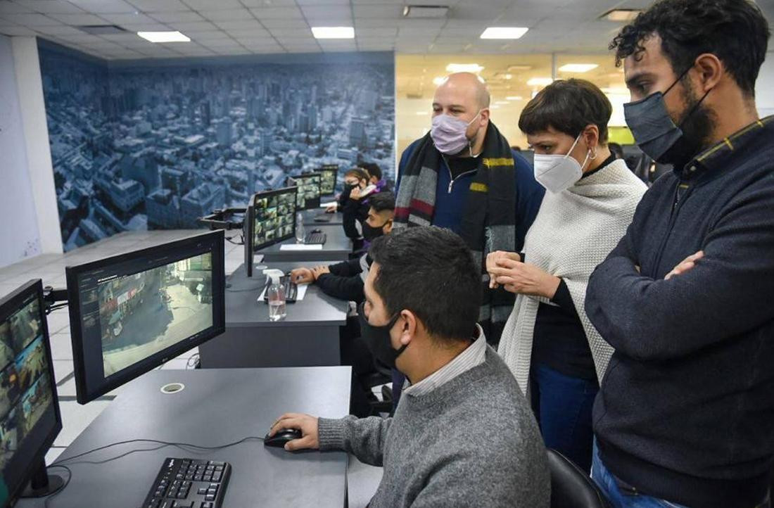 Mayra Mendoza presentó nuevo software de última tecnología que usará el Centro de Emergencias Quilmes