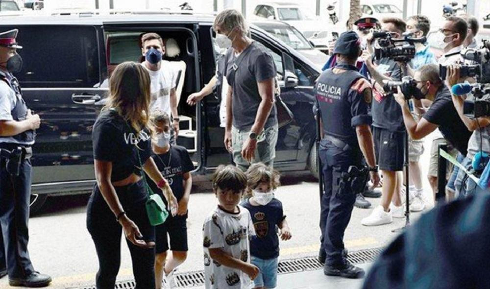 Lionel Messi y su familia en Paris