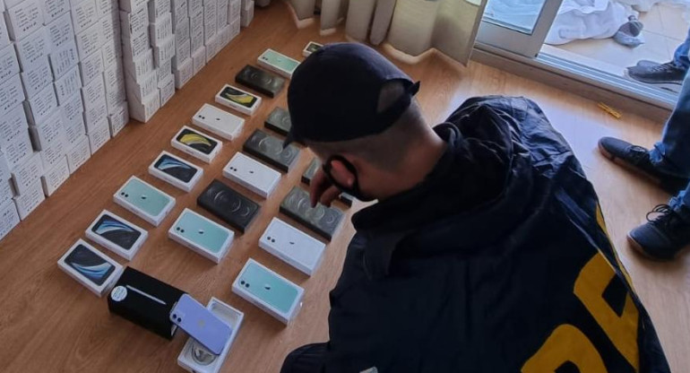 Golpe de Gendarmería a banda delictiva con millonario botín de celulares y electrónica: 12 detenidos	