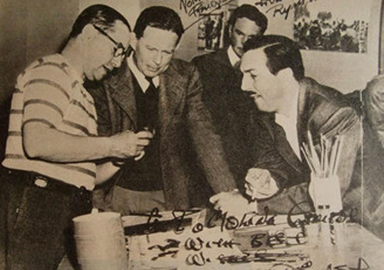 Molina Campos y Walt Disney en los estudios de Burbank, California