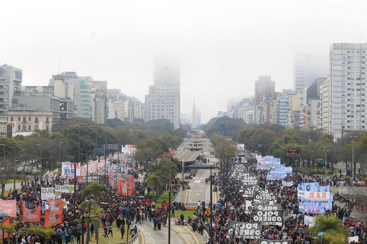 Organizaciones sociales se movilizaban este mediodía al Ministerio de Desarrollo Social, NA