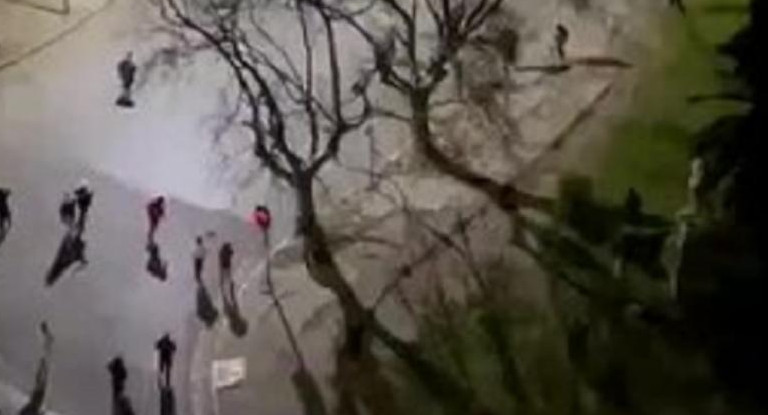 Enfrentamiento entre barras de Estudiantes y Gimnasia, captura de video