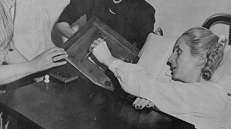Eva Perón, votando el 11 de noviembre de 1951