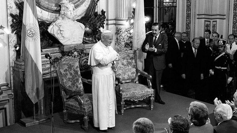El presidente Argentino Ricardo Alfonsín con el Papa Juan Pablo II