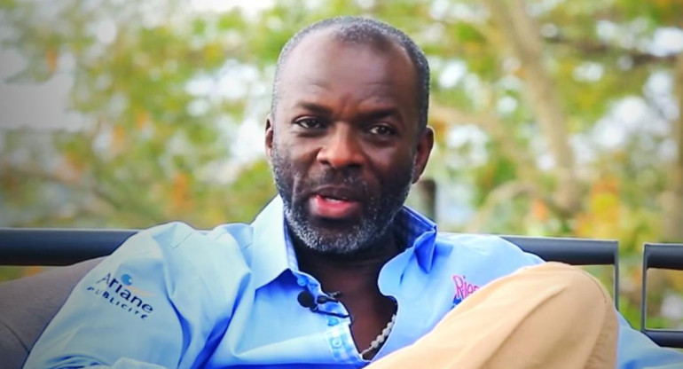 Yves de Mbella, presentador de TV, Costa de Marfil