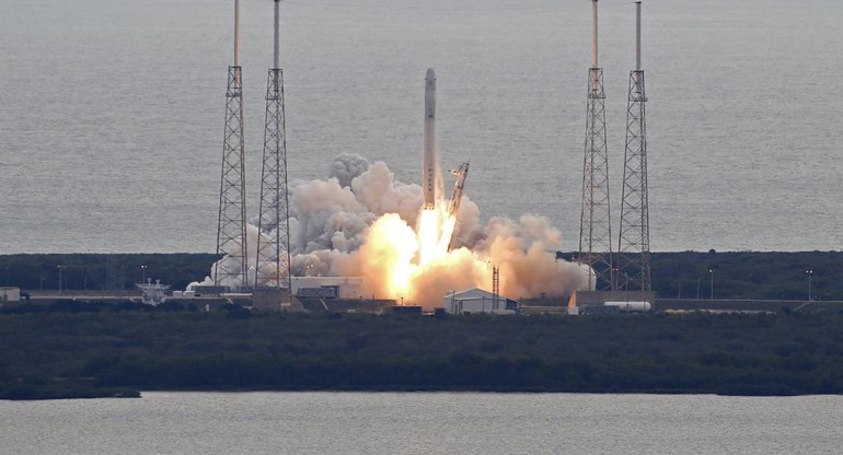 SpaceX Dragon, nave espacial, lanzamiento, Reuters