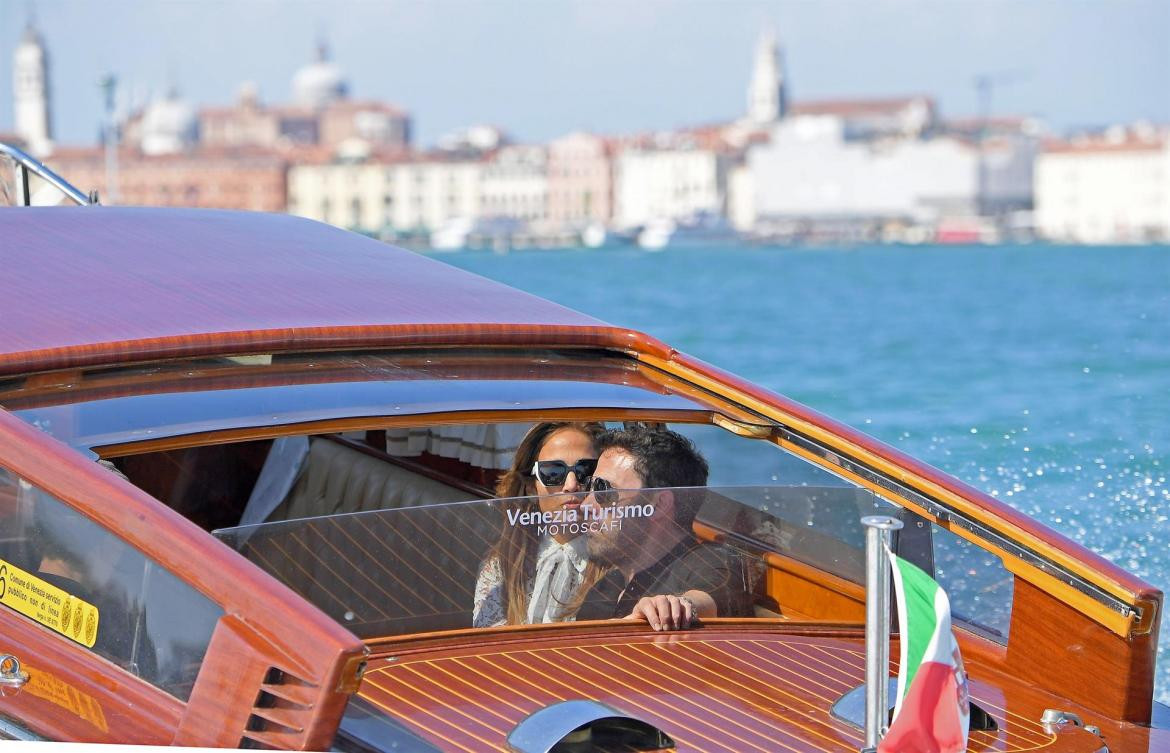 Jennifer López y Ben Affleck llegaron a Venecia, EFE