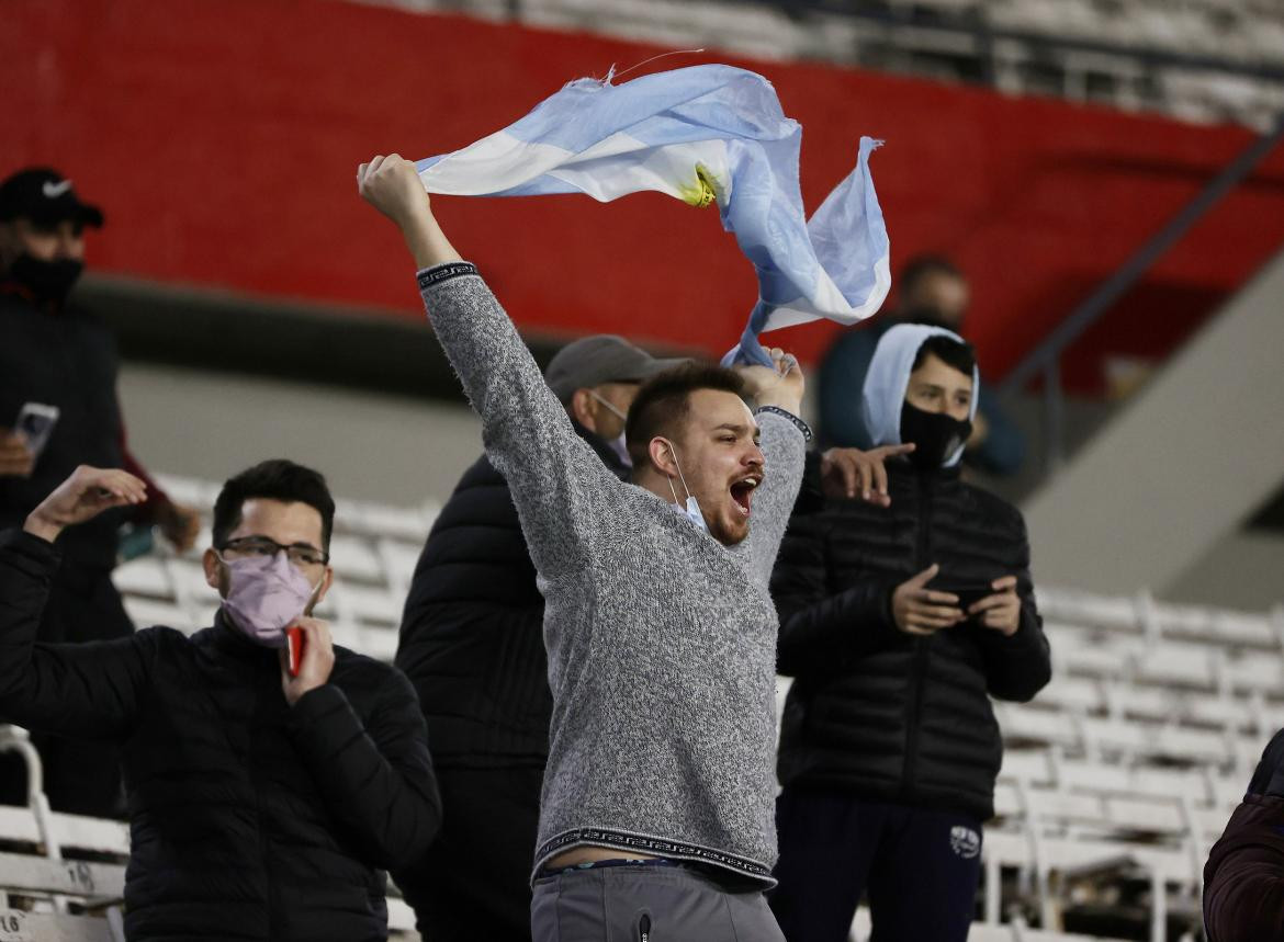 Hinchas en el Monumental, Argentina vs Bolivia, EFE