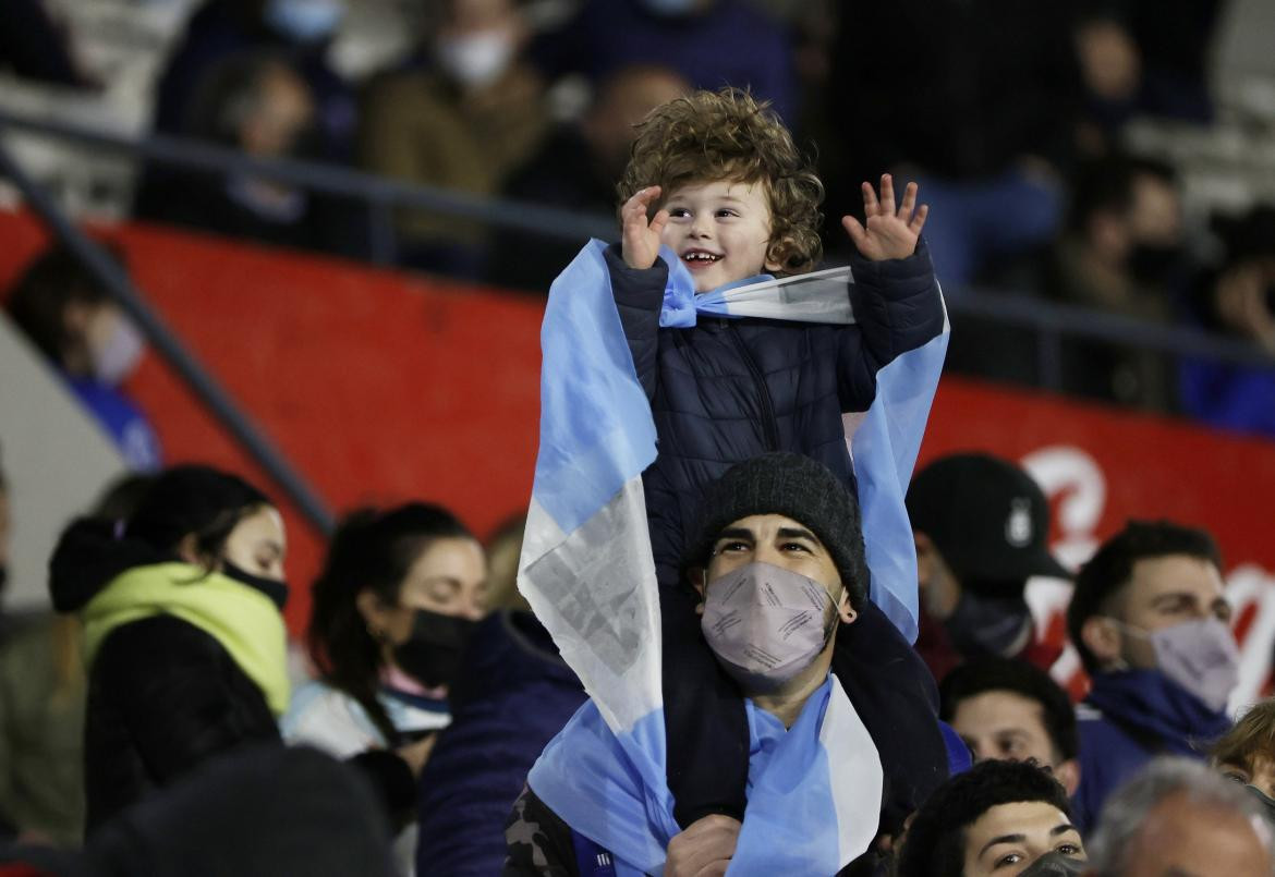 Hinchas en el Monumental, Argentina vs Bolivia, EFE