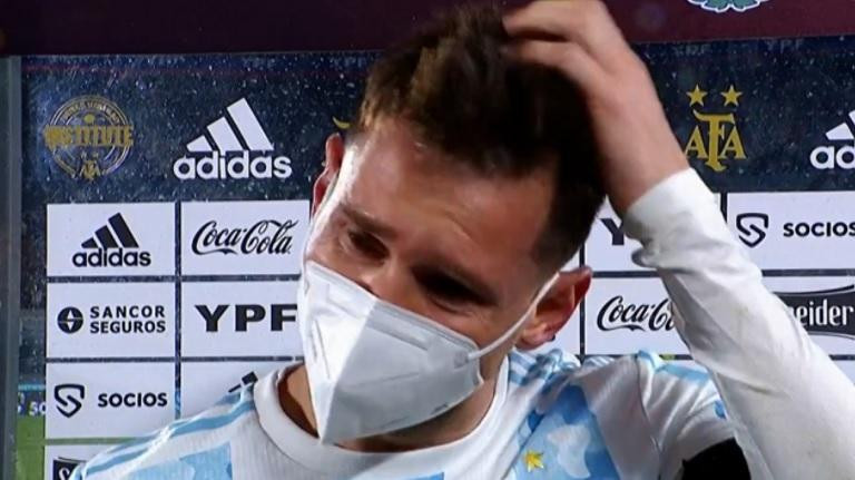 Lionel Messi llorando