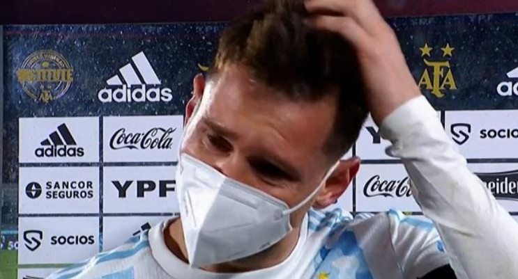 Lionel Messi llorando
