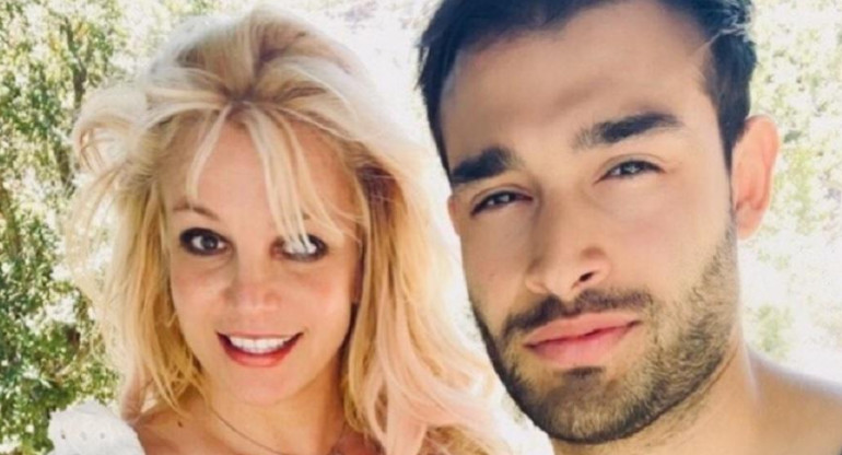 Britney Spears anunció su compromiso con Sam Asghari
