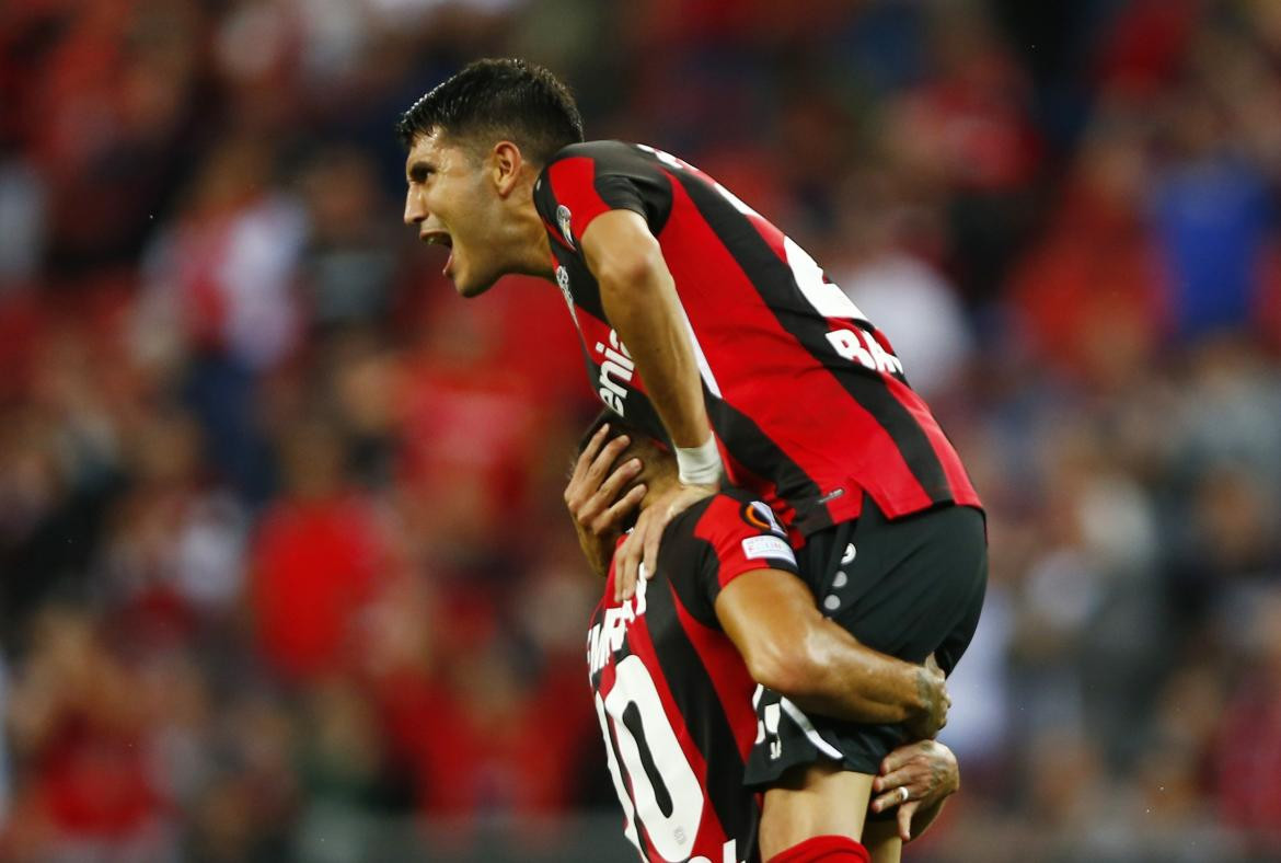 Festejo de Exequiel Palacios para el Bayer Leverkusen por la Europa League, REUTERS