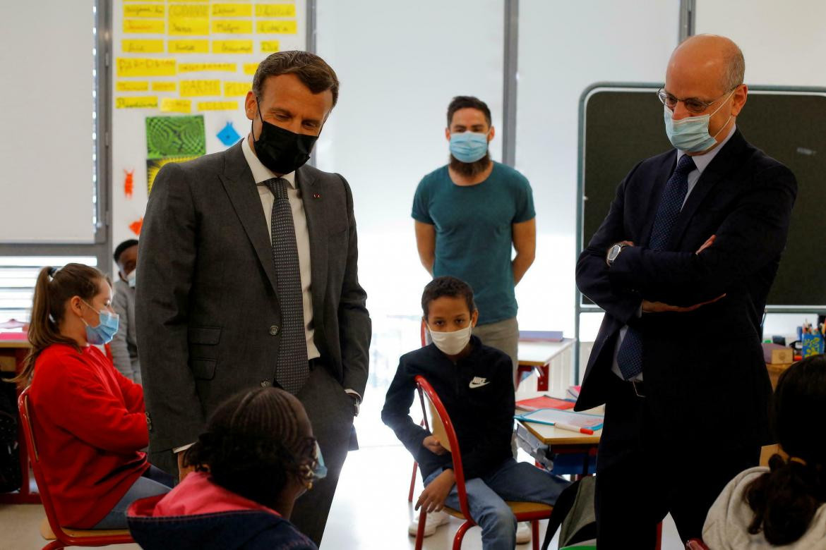 Quitan obligatoriedad de usar barbijos en las aulas en Francia