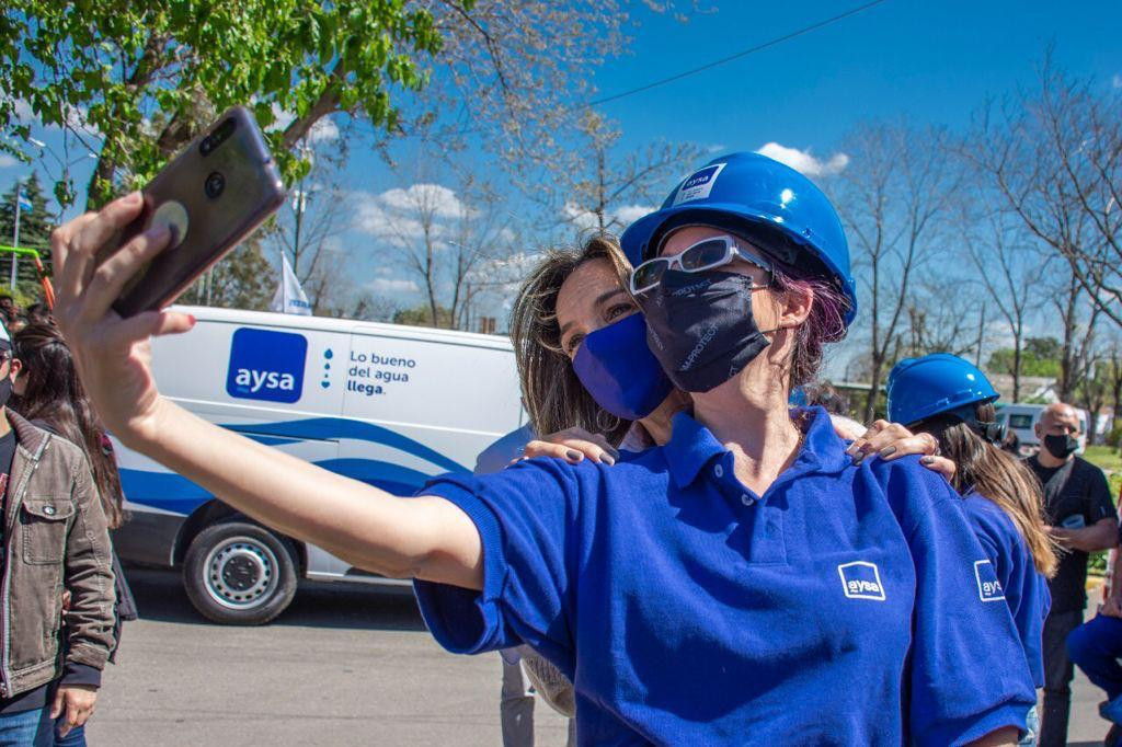 Malena Galmarini y Alberto Descalzo inauguraron una red de agua potable, Ituzaingó