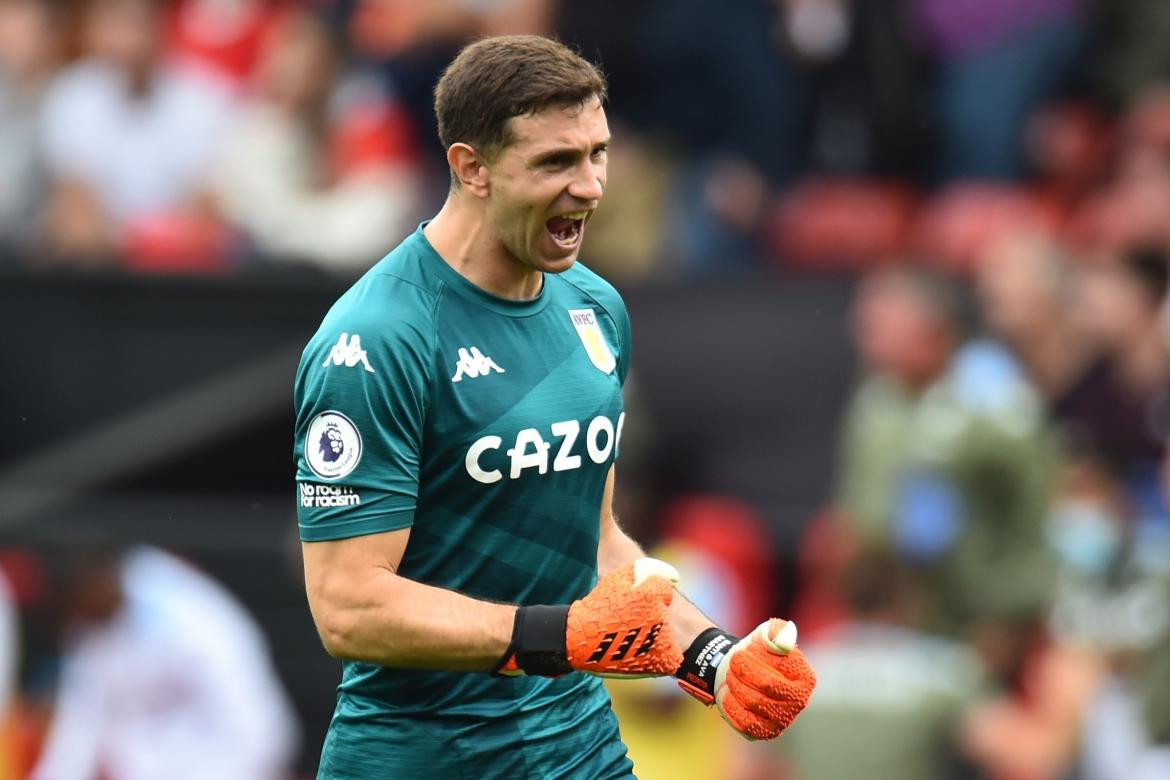 Dibu Martínez en la victoria del Aston Villa ante el Manchester United en Premier League, AGENCIA EFE