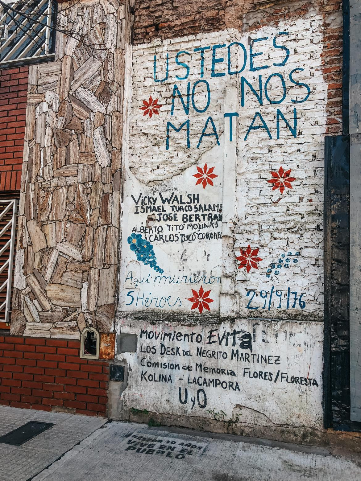Mural en la casa de Corro que recuerda a los montoneros asesinados