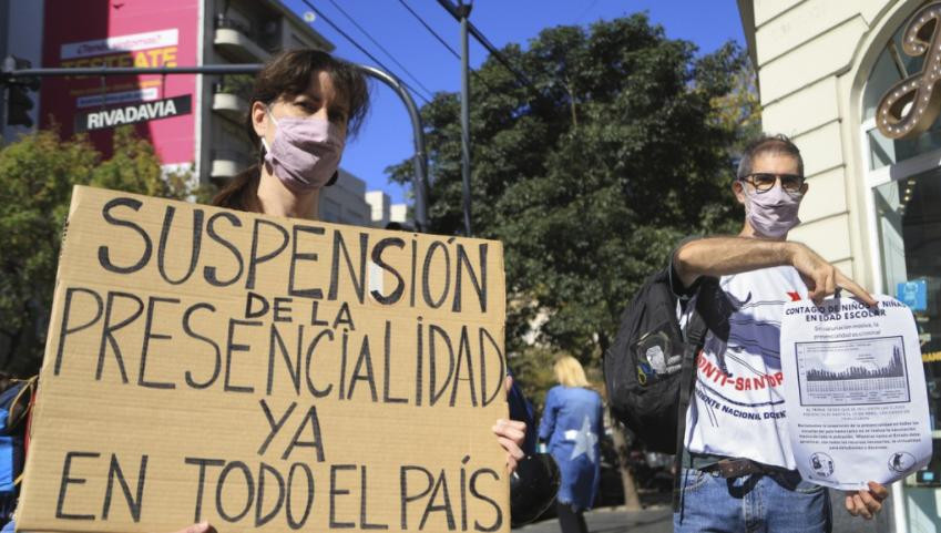 La pérdida de clases por los confinamientos fue muy desigual entre el Viejo y el Nuevo Continente, foto NA